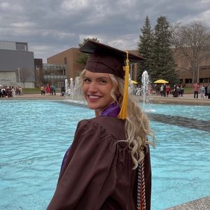 Meet your Posher, Jennifer